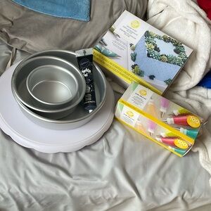 cake baking/decorating set